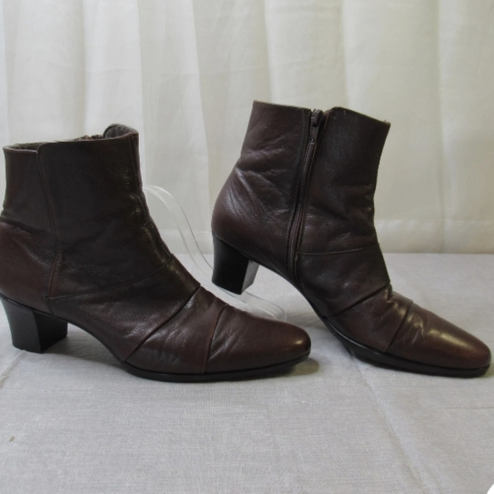 Munro Women's Dark Brown Heeled Boots